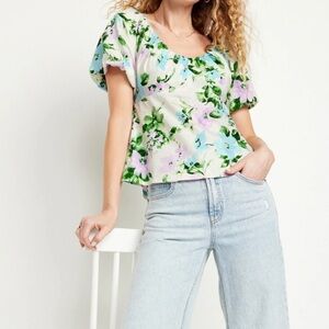 ▪️Old Navy Women's Waist-Defined V-Neck Puff Sleeve Top in White Floral